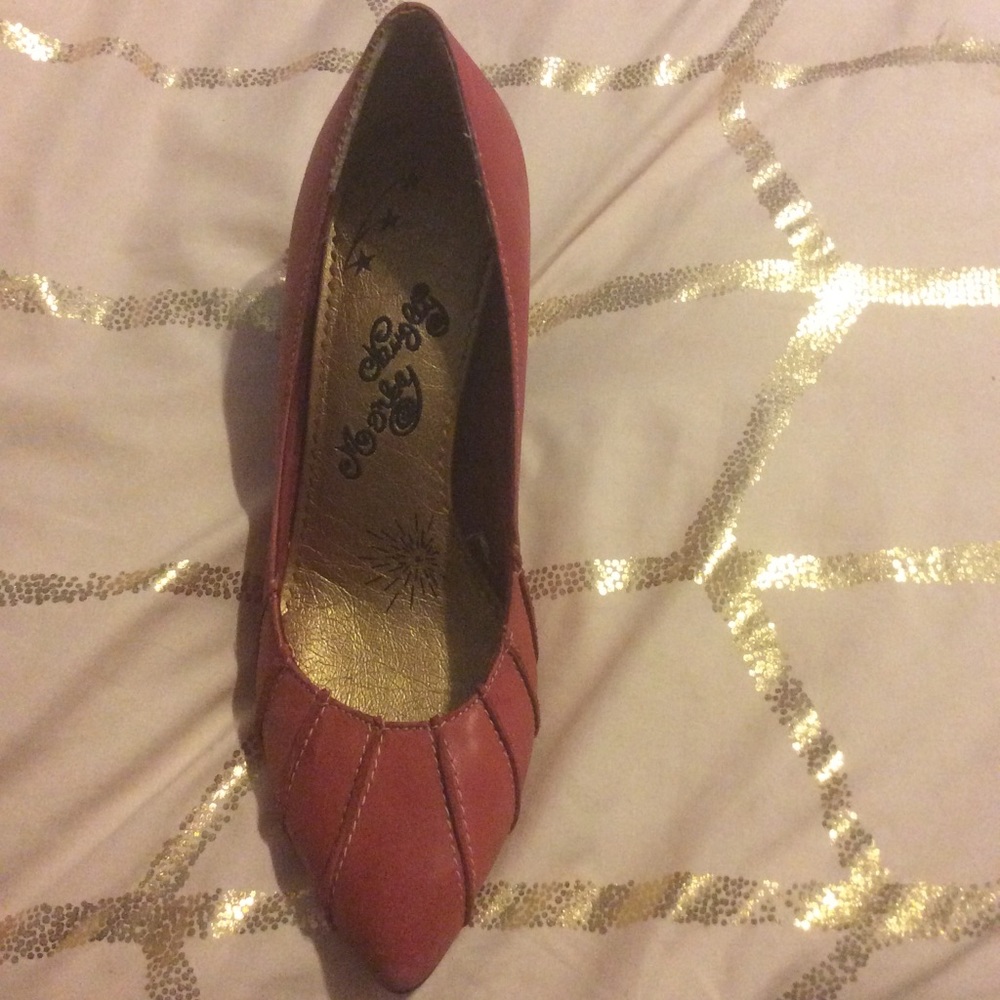 Red pointy toed heels